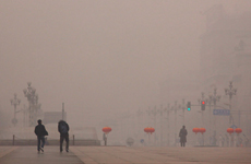 石家莊受困PM10變身“霧會”