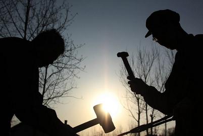 半年報(bào)中看冷暖:新經(jīng)濟(jì)景氣度走高 傳統(tǒng)產(chǎn)業(yè)苦樂(lè)不均