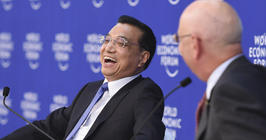 李克強與參加論壇的企業家代表對話交流現場