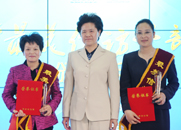 舒曉琴為獲獎(jiǎng)?wù)邊蔷辗摇⒏咂秸漕C獎(jiǎng)