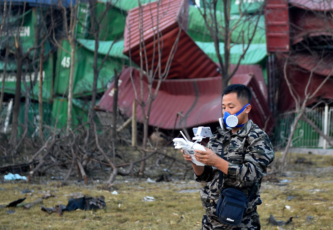 新華社天津分社岳月偉 :有限度地突破危險事故現場
