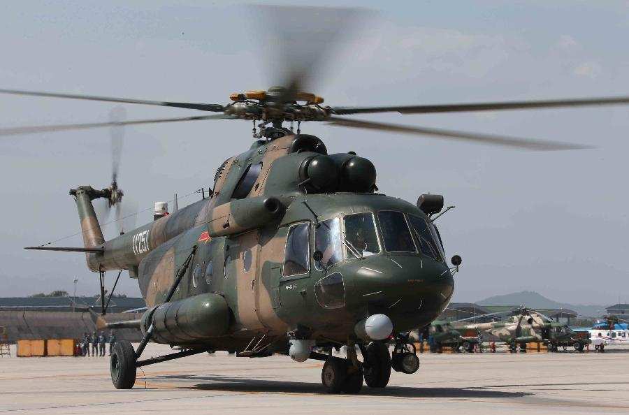 成都軍區空軍奮力投入抗震救災