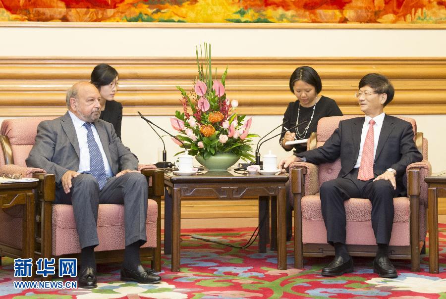 9月5日，中共中央政治局委員、中央政法委書(shū)記孟建柱在北京中南海會(huì)見(jiàn)國(guó)際法院院長(zhǎng)亞伯拉罕。 新華社記者 黃敬文 攝 