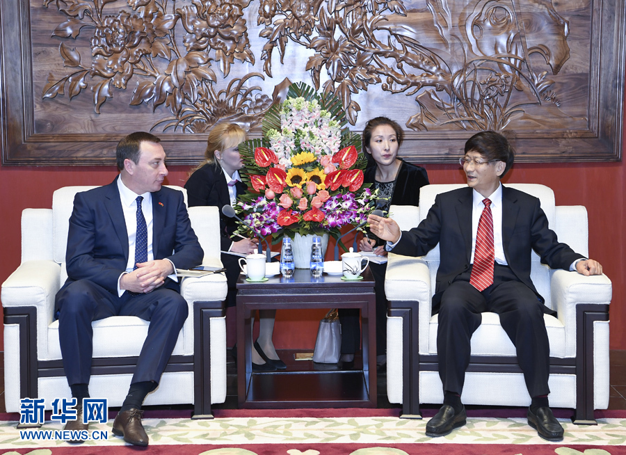 4月10日,中共中央政治局委員、中央政法委書記、中白政府間合作委員會中方主席孟建柱在北京會見白俄羅斯總統辦公廳副主任、中白政府間合作委員會白方主席斯諾普科夫。新華社記者 張領 攝 4月10日,中共中央政治局委員、中央政法委書記、中白政府間合作委員會中方主席孟建柱在北京會見白俄羅斯總統辦公廳副主任、中白政府間合作委員會白方主席斯諾普科夫。新華社記者 張領 攝