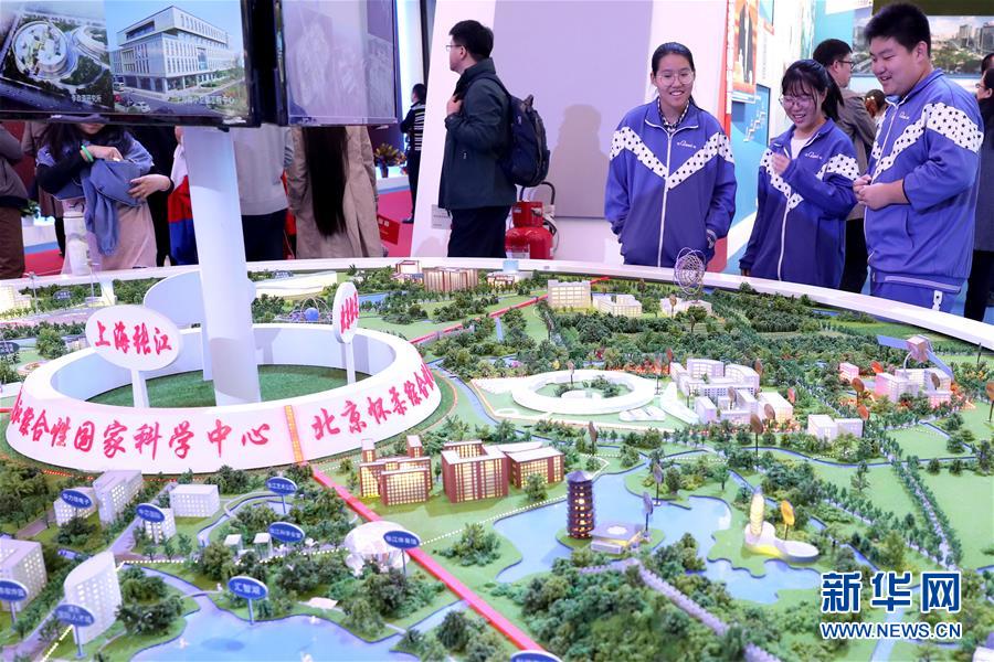 （十九大時(shí)光·圖文互動(dòng)）（4）向著夢想，奮進(jìn)！——來自“砥礪奮進(jìn)的五年”大型成就展現(xiàn)場的報(bào)道 