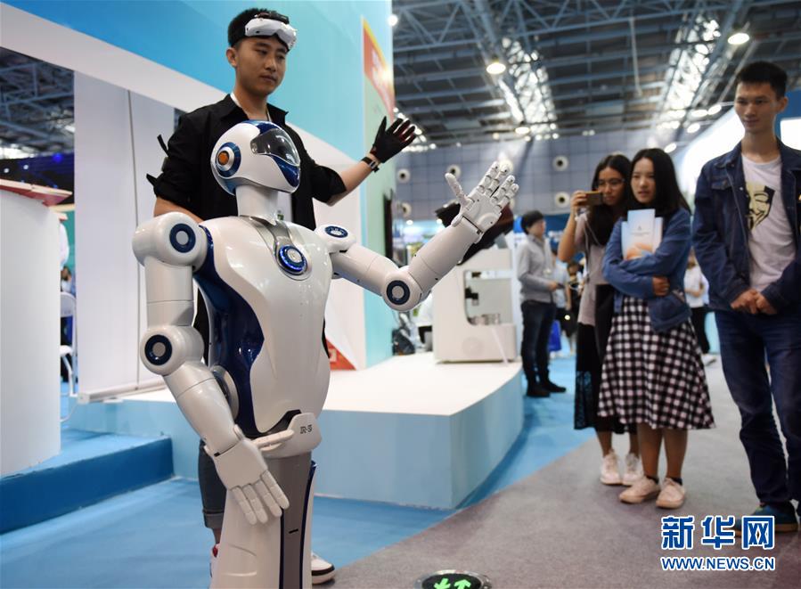 （圖文互動）（5）藍(lán)天白云講述北京新時代新故事&mdash;&mdash;北京站上新時代發(fā)展新起點(diǎn)