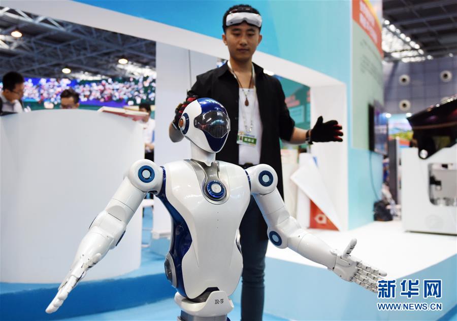 （新華全媒頭條&middot;圖文互動）（5）領航新時代中國經濟航船&mdash;&mdash;從中央財經領導小組會議看以習近平同志為核心的黨中央駕馭中國經濟