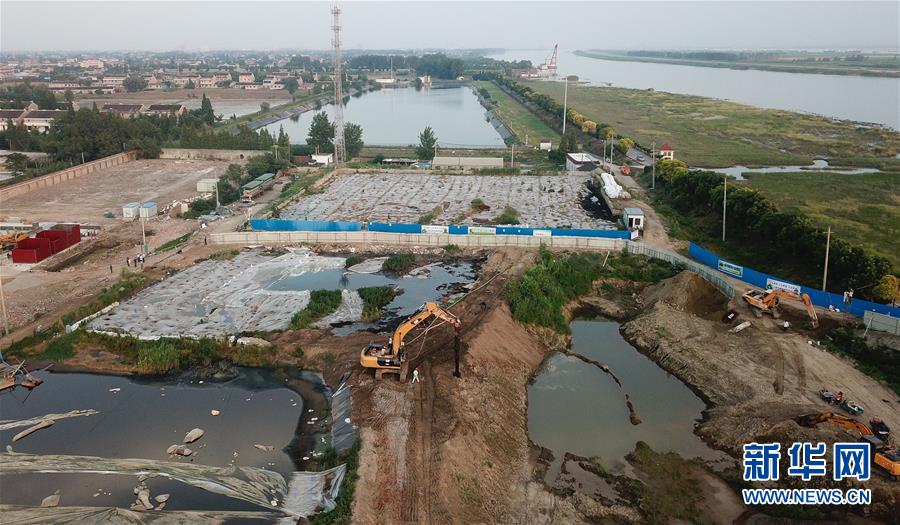 （新華視點(diǎn)&middot;圖文互動(dòng)）（2）中央督察兩年有的絲毫未改，有的不減反增&mdash;&mdash;江蘇泰興數(shù)萬(wàn)噸化工廢料和污泥堆放長(zhǎng)江邊調(diào)查