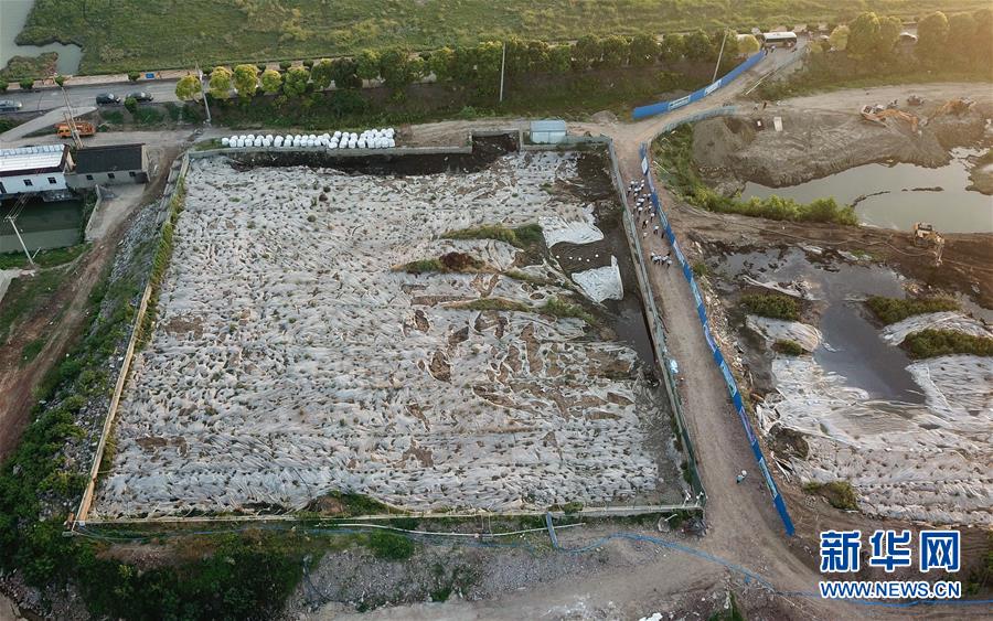 （新華視點(diǎn)&middot;圖文互動(dòng)）（1）中央督察兩年有的絲毫未改，有的不減反增&mdash;&mdash;江蘇泰興數(shù)萬(wàn)噸化工廢料和污泥堆放長(zhǎng)江邊調(diào)查