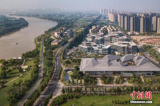 8月9日，航拍南京江心洲新加坡&middot;南京生態(tài)科技島。 <a target='_blank' >中新社</a>記者 泱波 攝