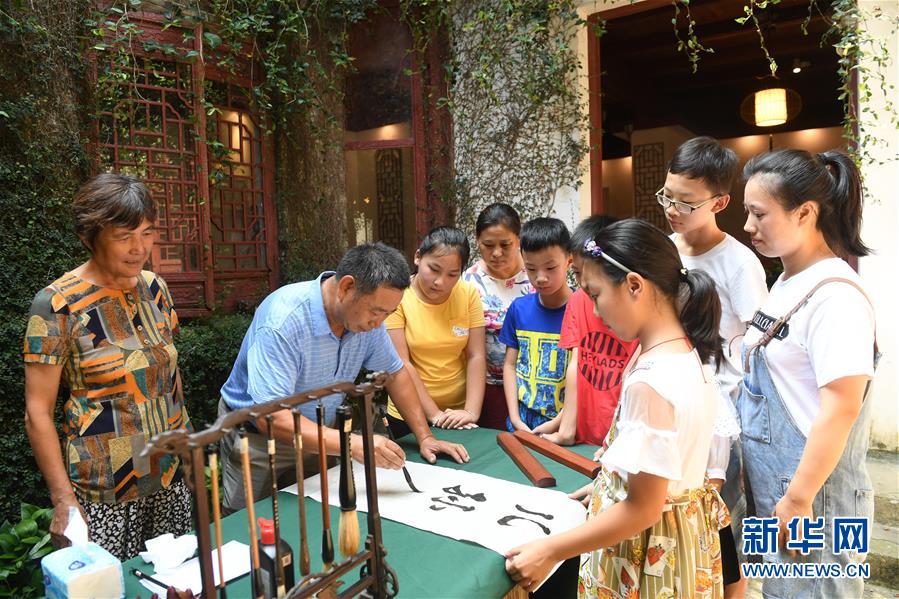 （新華全媒頭條&middot;聚焦鄉(xiāng)村振興戰(zhàn)略規(guī)劃&middot;圖文互動）（10）推進(jìn)鄉(xiāng)村振興的行動指南&mdash;&mdash;解讀鄉(xiāng)村振興戰(zhàn)略首個五年規(guī)劃亮點(diǎn)