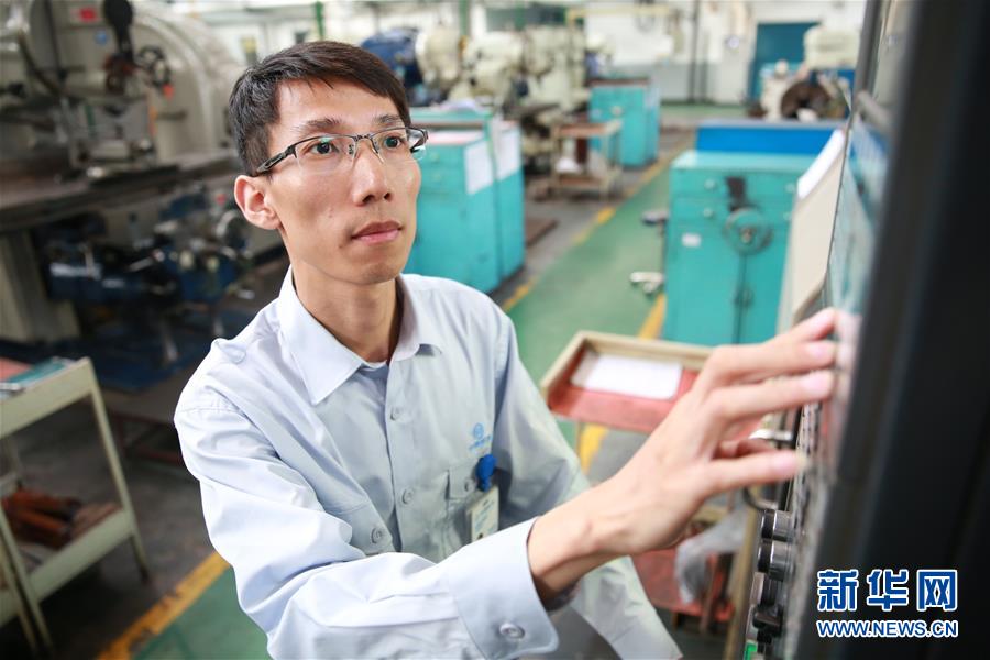 （圖文互動）（3）他用匠心守護飛機心臟&mdash;&mdash;記中國航發(fā)沈陽黎明航空發(fā)動機有限責任公司一線工人洪家光