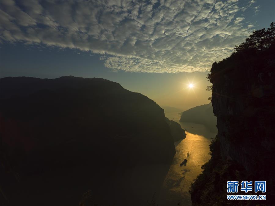 （百城百縣百企調(diào)研行&middot;圖文互動(dòng)）（5）建設(shè)長(zhǎng)江綠色走廊再譜新章&mdash;&mdash;長(zhǎng)江三峽集團(tuán)發(fā)展紀(jì)實(shí)