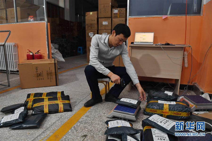 （在習近平新時代中國特色社會主義思想指引下&mdash;&mdash;新時代新作為新篇章&middot;圖文互動）（3）從資源枯竭城市到中國棉襪之鄉(xiāng)&mdash;&mdash;吉林遼源念好民營經(jīng)濟&ldquo;三字經(jīng)&rdquo;