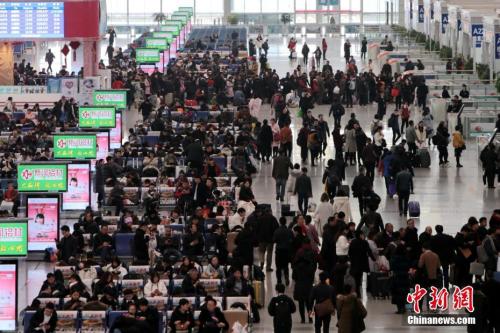 12月25日,西安北車站內人頭攢動。<a target='_blank' ><p align=