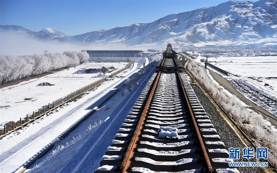 （新華全媒頭條&middot;圖文互動(dòng)）（13）風(fēng)正一帆懸&mdash;&mdash;以習(xí)近平同志為核心的黨中央治國理政一年間