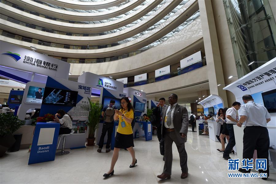 （新華全媒頭條&middot;迎接兩會&middot;經濟特稿&middot;圖文互動）（1）堅定信心 搶抓機遇勇爭先&mdash;&mdash;迎接全國兩會中國經濟系列述評之一