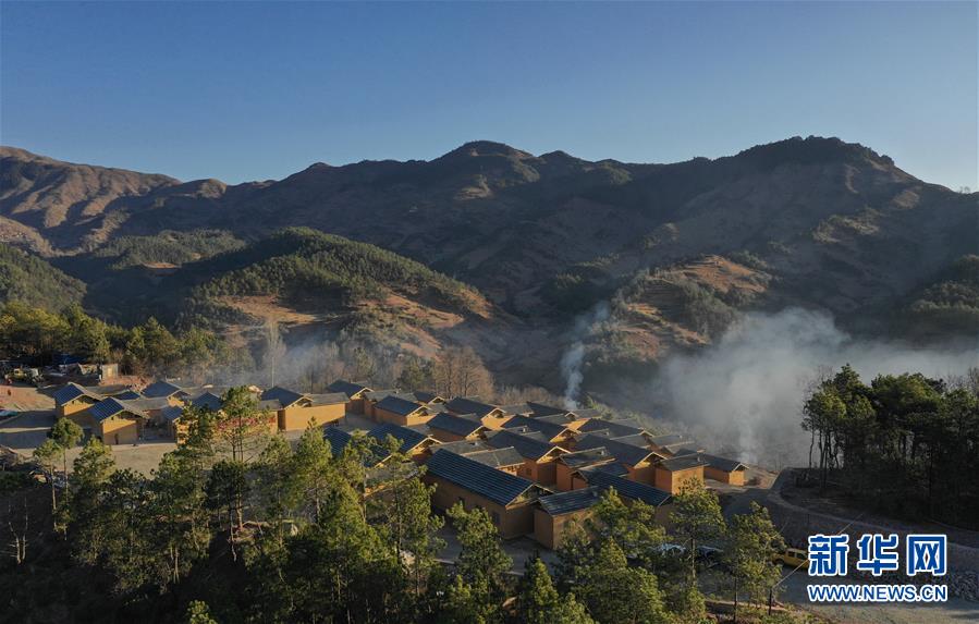 （兩會前夕看落實&middot;圖文互動）（3）&ldquo;飛針走線&rdquo;&ldquo;繡&rdquo;出小康畫卷&mdash;&mdash;四川落實習近平總書記全國兩會重要講話精神紀實