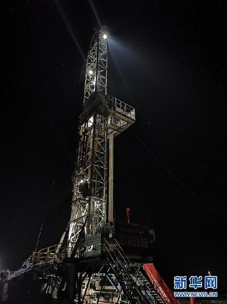 (走基層 聽民聲·圖文互動)(3)“條件進(jìn)步了,好作風(fēng)沒變”——記者夜守大慶油田1205鉆井隊