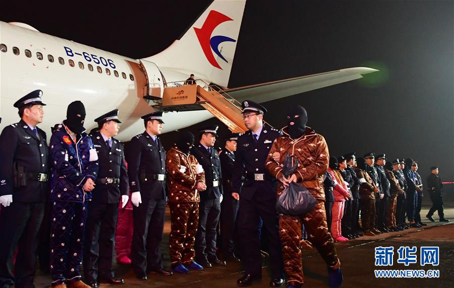 (新華全媒頭條·圖文互動(dòng))(6)擔(dān)負(fù)起護(hù)航新時(shí)代中國特色社會(huì)主義的崇高使命——黨的十八大以來公安工作述評(píng)