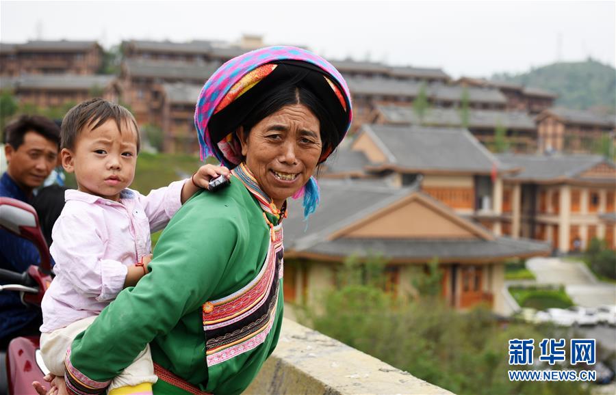 (壯麗70年·奮斗新時代·圖文互動)(12)奮進的阿妹戚托——貴州三寶彝族鄉整鄉搬遷見聞