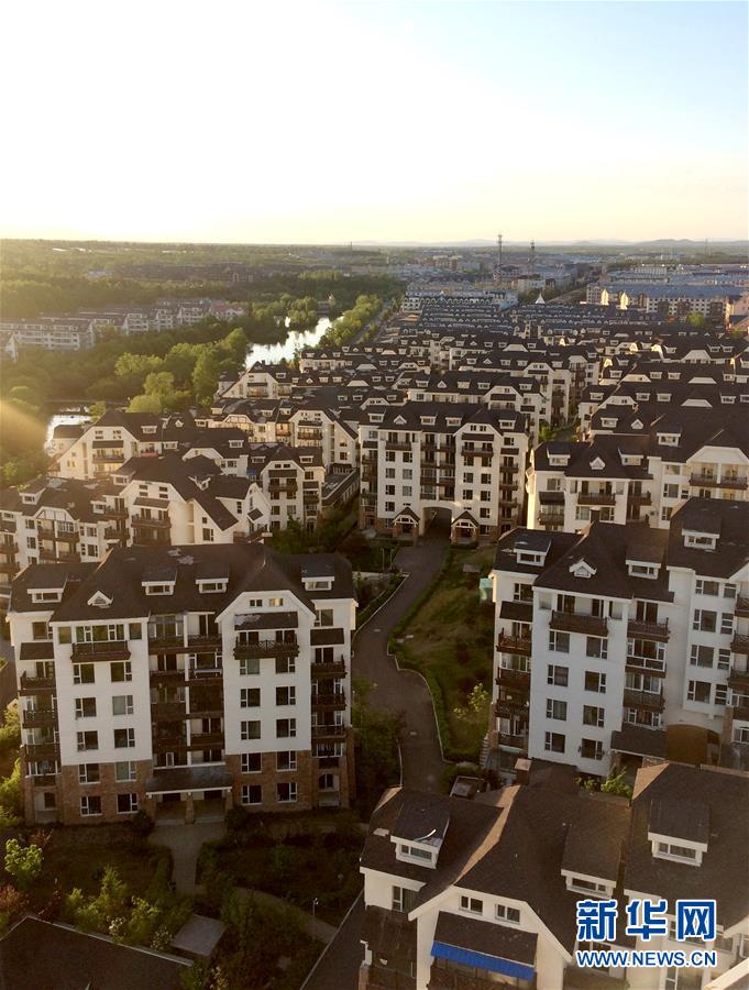 (在習近平新時代中國特色社會主義思想指引下——新時代新作為新篇章·圖文互動)(2)在這里,遇見“詩和遠方”——長白山下“第一鎮”的全域旅游實踐