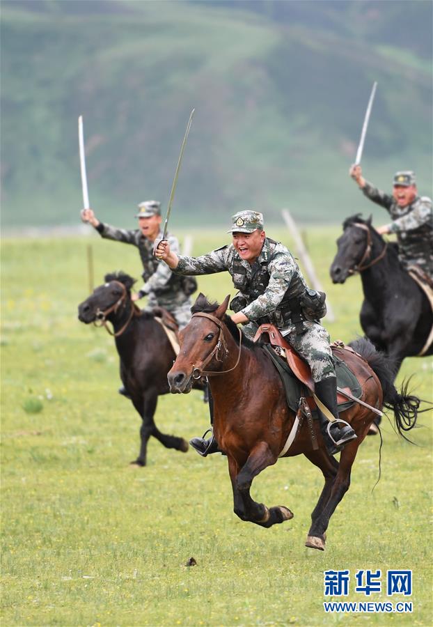 (新華全媒頭條·愛國情 奮斗者·圖文互動)(2)初心不改 紅心向黨——西部戰區陸軍某旅玉樹獨立騎兵連連長尼都塔生一家四代跟黨走紀實