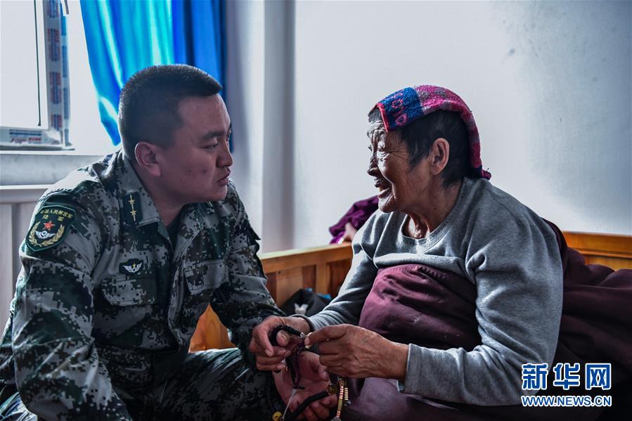 (新華全媒頭條·愛國情 奮斗者·圖文互動)(8)初心不改 紅心向黨——西部戰區陸軍某旅玉樹獨立騎兵連連長尼都塔生一家四代跟黨走紀實