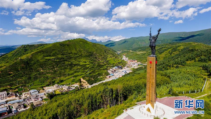 （壯麗70年&middot;奮斗新時代&mdash;&mdash;記者再走長征路&middot;圖文互動）（3）記者手記：紀念碑下的隨想