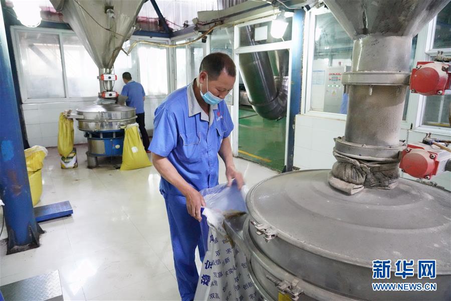 （在習(xí)近平新時代中國特色社會主義思想指引下&mdash;&mdash;新時代新作為新篇章&middot;總書記關(guān)心的百姓身邊事&middot;圖文互動）（2）大污染變身&ldquo;大寶藏&rdquo;：治理畜禽糞污，他們這樣干！