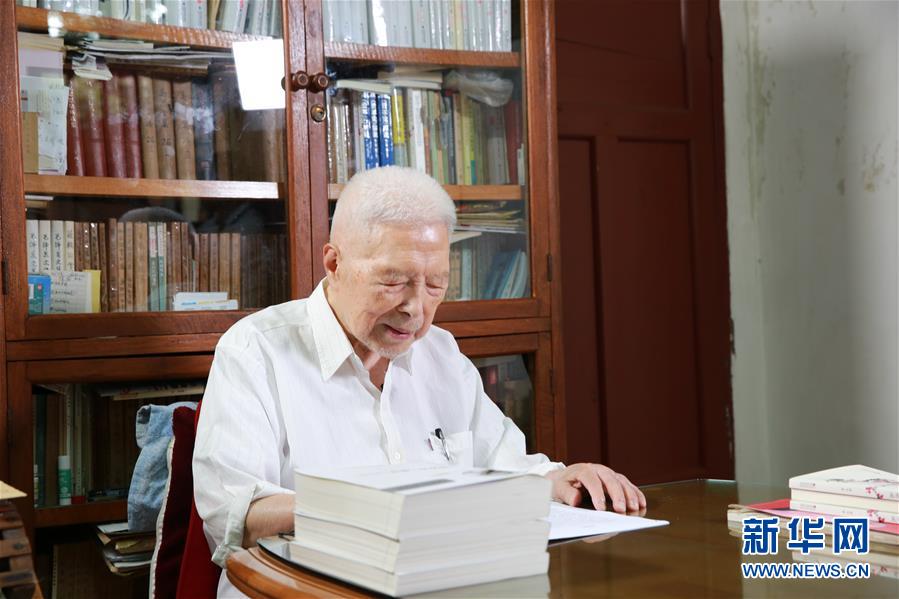 （愛國情 奮斗者·圖文互動）（1）一生“讀”一書 照亮前行路——記2018年“世界馬克思經濟學獎”獲得者陳征