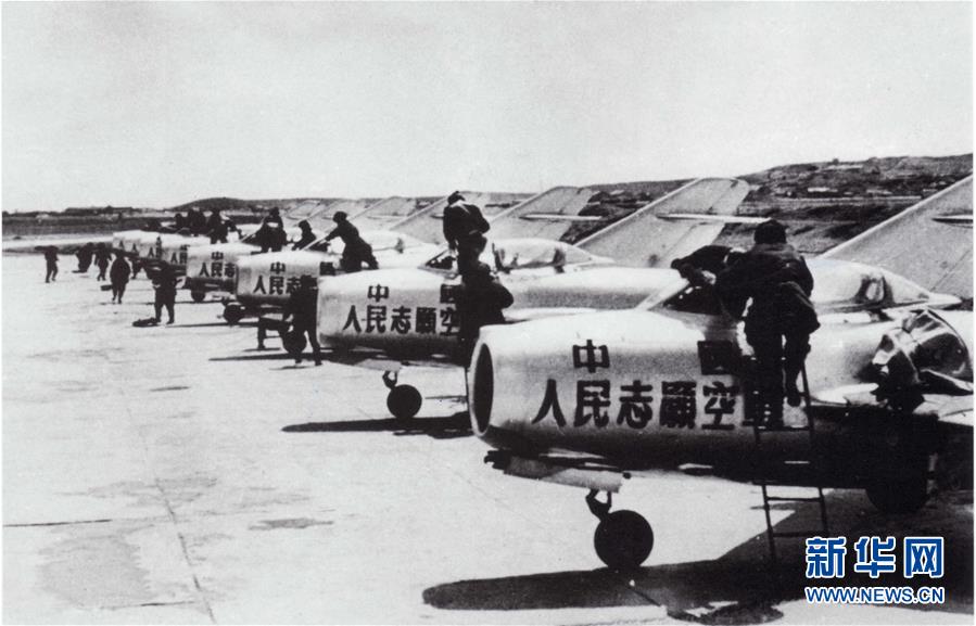 （新華全媒頭條&middot;人民空軍70年&middot;圖文互動）（3）陽光照耀奮飛的航程&mdash;&mdash;黨中央、中央軍委和習主席關心人民空軍建設發展紀實