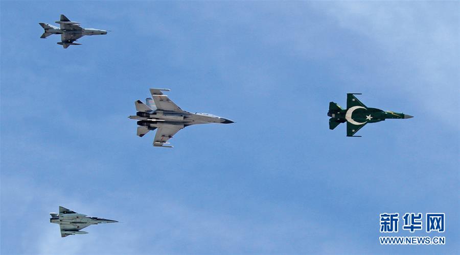 （新華全媒頭條&middot;人民空軍70年&middot;圖文互動）（8）陽光照耀奮飛的航程&mdash;&mdash;黨中央、中央軍委和習主席關心人民空軍建設發展紀實