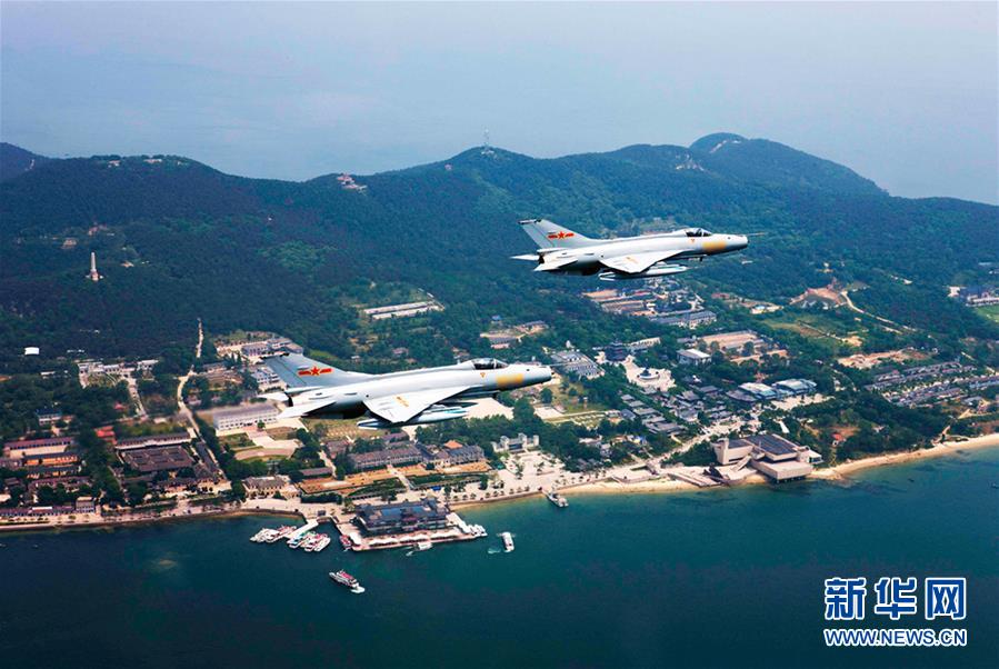 （新華全媒頭條&middot;人民空軍70年&middot;圖文互動）（11）陽光照耀奮飛的航程&mdash;&mdash;黨中央、中央軍委和習主席關心人民空軍建設發展紀實