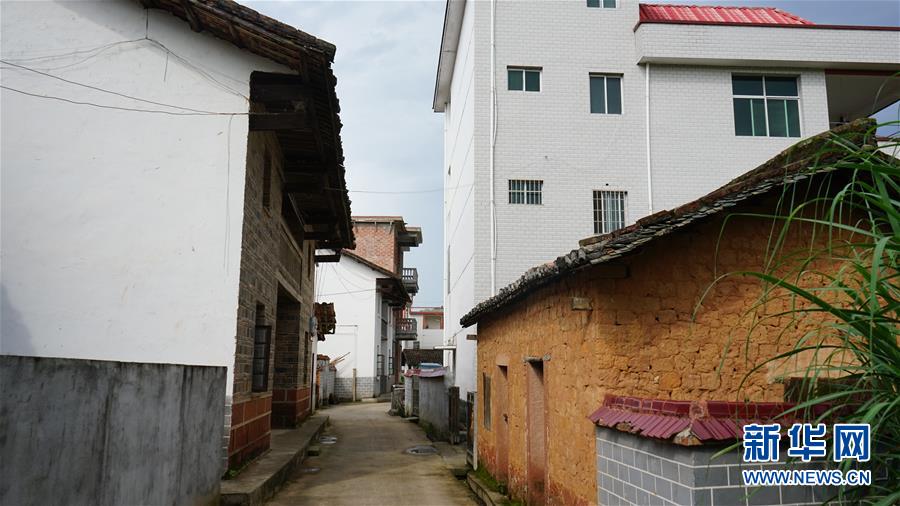 （新華全媒頭條&middot;圖文互動）（1）守望80年的土房 永恒不變的初心&mdash;&mdash;贛南蘇區曹承鳳家&ldquo;三棟房&rdquo;記事