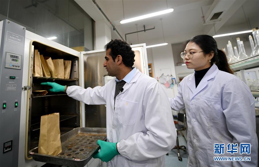 （在習(xí)近平新時(shí)代中國特色社會主義思想指引下&mdash;&mdash;新時(shí)代新作為新篇章&middot;總書記關(guān)切開放事&middot;圖文互動(dòng)）（2）來中國&ldquo;學(xué)種地&rdquo;的&ldquo;洋學(xué)生&rdquo;