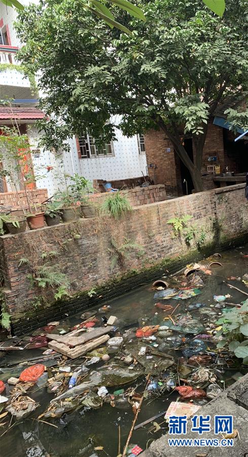 （圖文互動）（2）河長職責寫得明明白白，條條舉措無一落實&mdash;&mdash;國務院檢查組暗訪核查佛山一農村河涌黑臭十余年無人管理