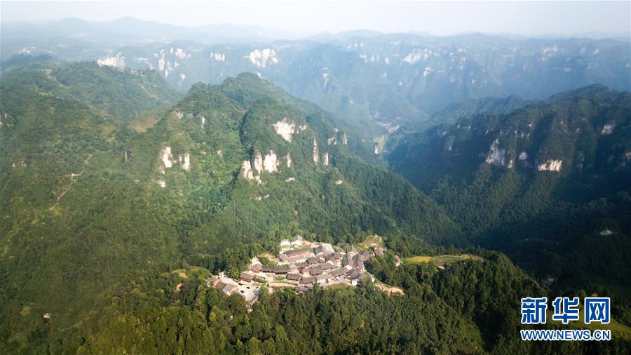 （在習(xí)近平新時(shí)代中國(guó)特色社會(huì)主義思想指引下&mdash;&mdash;新時(shí)代新作為新篇章&middot;總書(shū)記關(guān)切脫貧事&middot;圖文互動(dòng)）（1）精準(zhǔn)扶貧：提速脫貧奔小康