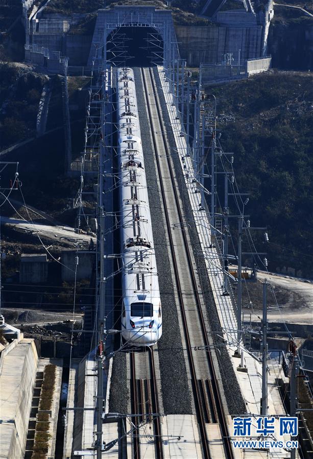 （新華全媒頭條&middot;圖文互動(dòng)）（10）烏蒙歡歌高鐵來(lái)&mdash;&mdash;寫(xiě)在成貴高鐵通車(chē)之際