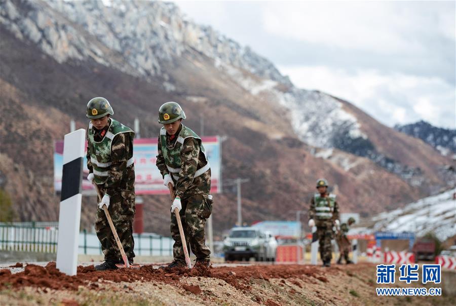 (新華全媒頭條·圖文互動)(12)格桑花開滿天路——寫在川藏公路通車65周年之際