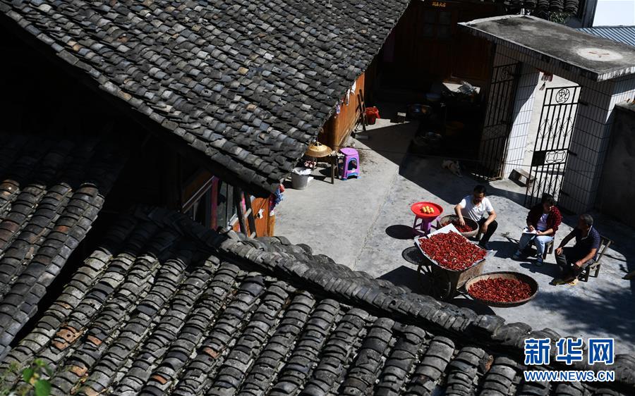 （新華全媒頭條&middot;圖文互動(dòng)）（3）干部去哪兒了？&mdash;&mdash;貴州干部大規(guī)模下沉脫貧攻堅(jiān)一線紀(jì)實(shí)