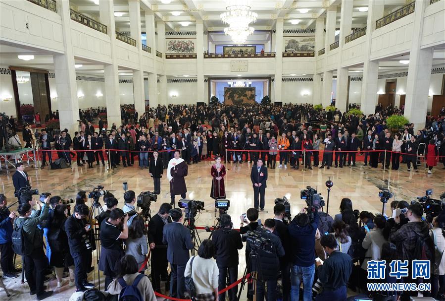 （兩會&middot;面對面）（12）全國政協委員接受采訪