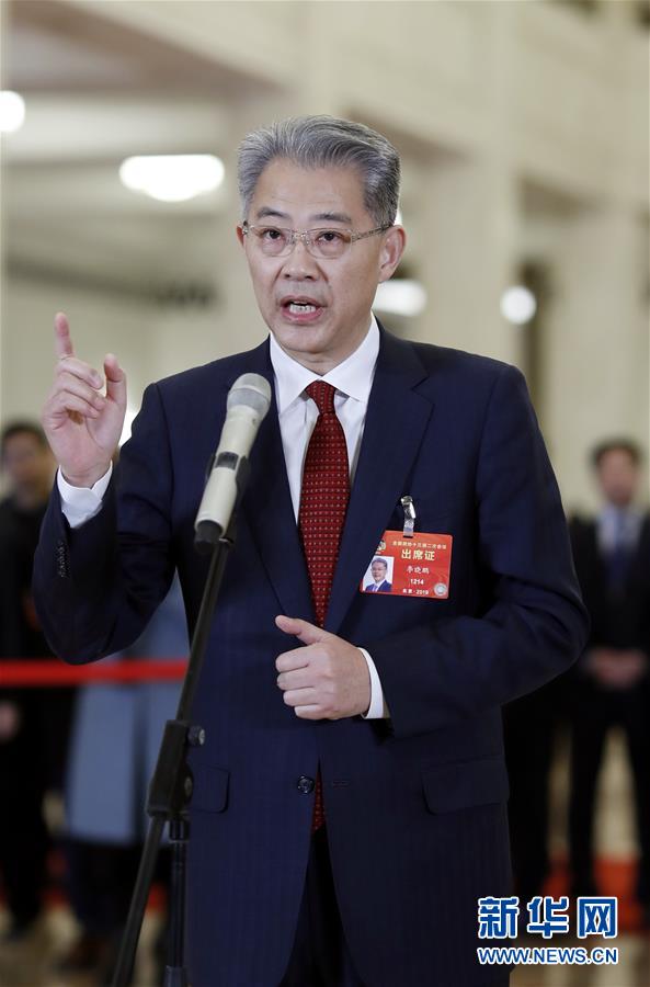 （兩會&middot;面對面&middot;XHDW）（5）全國政協委員接受采訪