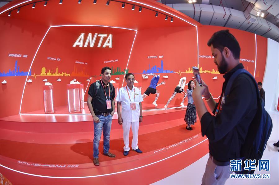 (新華全媒頭條·圖文互動(dòng))(9)上下同心再出發(fā)——習(xí)近平總書記同出席2019年全國兩會(huì)人大代表、政協(xié)委員共商國是紀(jì)實(shí)