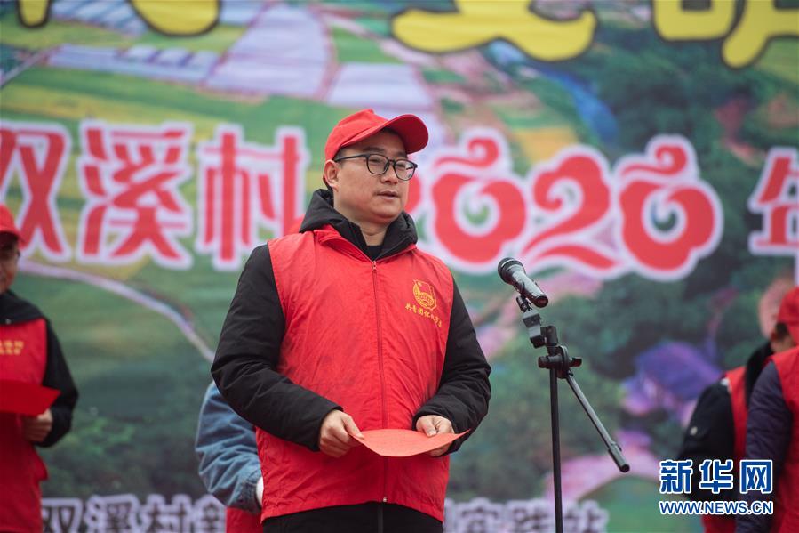 （新春走基層·圖文互動）（1）村晚“說唱”唱什么？