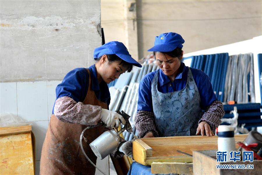 （新春走基層&middot;圖文互動(dòng)）（1）聾啞姐妹的無(wú)聲春運(yùn)