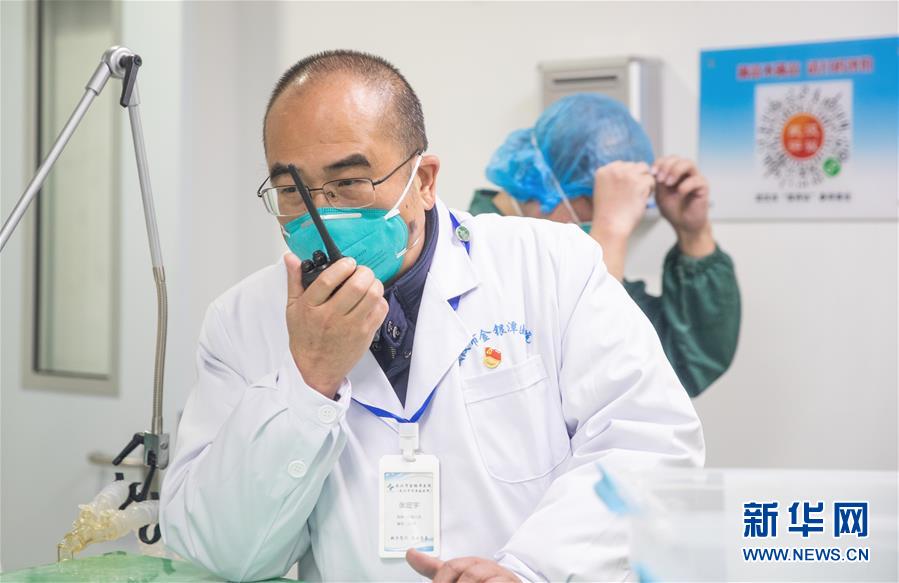 （新華全媒頭條&middot;聚焦疫情防控&middot;圖文互動）（13）拼漸凍生命 與疫魔競速&mdash;&mdash;記疫情&ldquo;風暴眼&rdquo;中武漢金銀潭醫院院長張定宇