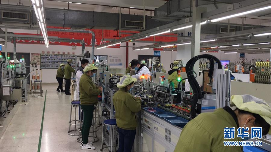 （來自經(jīng)濟(jì)前沿的故事&middot;企業(yè)復(fù)工復(fù)產(chǎn)&middot;圖文互動(dòng)）（3）看1500多名工人是如何復(fù)工的？&mdash;&mdash;湖南郴州一家企業(yè)復(fù)工目擊記 