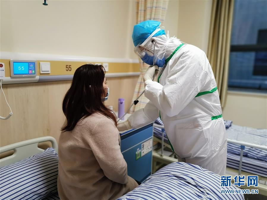 （新華全媒頭條&middot;圖文互動(dòng)）（4）滄海橫流顯本色　戰(zhàn)&ldquo;疫&rdquo;一線黨旗紅&mdash;&mdash;全國(guó)各領(lǐng)域基層黨組織和廣大黨員奮力打好疫情防控阻擊戰(zhàn)（1）