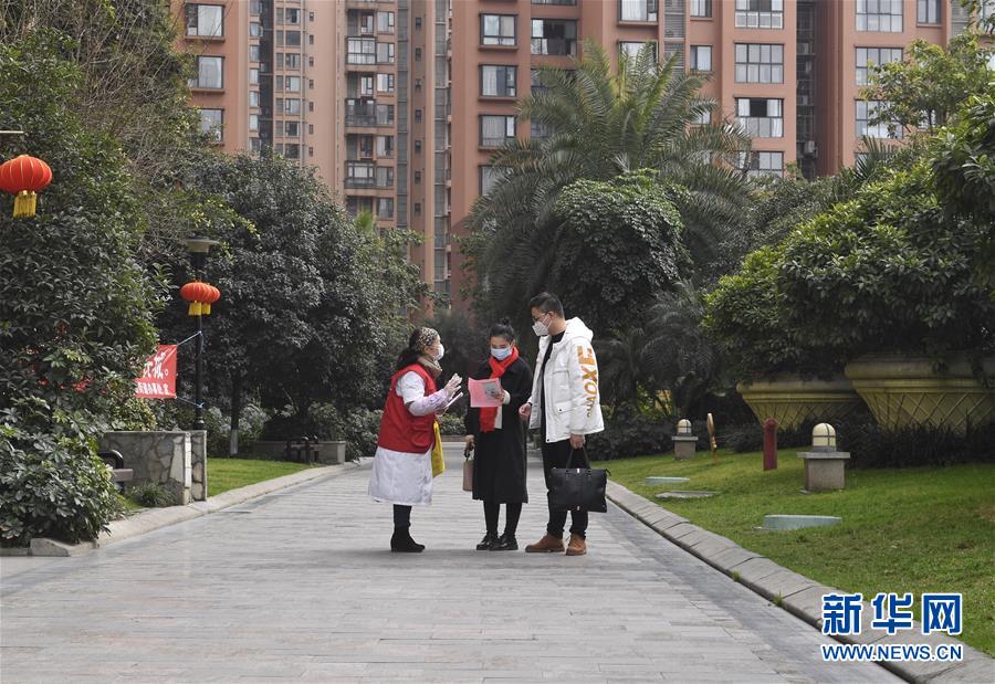 （新華全媒頭條&middot;圖文互動(dòng)）（14）滄海橫流顯本色　戰(zhàn)&ldquo;疫&rdquo;一線黨旗紅&mdash;&mdash;全國(guó)各領(lǐng)域基層黨組織和廣大黨員奮力打好疫情防控阻擊戰(zhàn)（1）